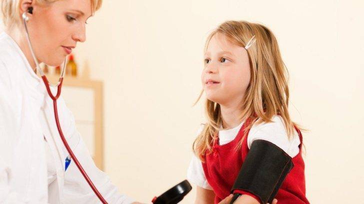 Ребенка тошнит по утрам: причины тошноты и рвоты и способы лечения