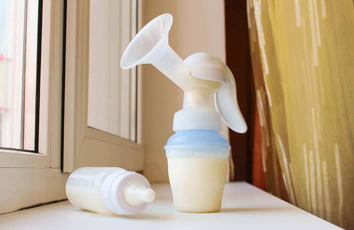 Как уменьшить лактацию грудного молока (снизить количество) без таблеток: травы