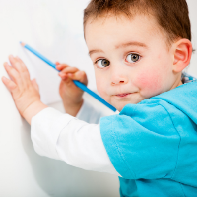 Как научить ребенка правильно держать ручку и карандаш: 6 простых способов