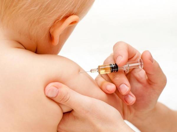Пневмококковая прививка от инфекции детям до года: реакция, график вакцинации, побочные действия