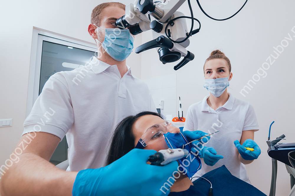 Ребенок ударился челюстью, зуб потемнел и на десне образовалась гематома: что делать?