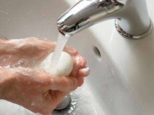 Как вводить желток в прикорм, когда можно давать белок яйца ребенку до года?