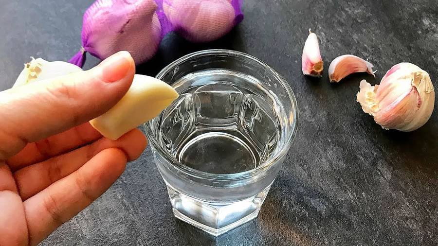 Причины появления сыпи на шее у ребенка, распространяющейся на лицо, уши и плечи