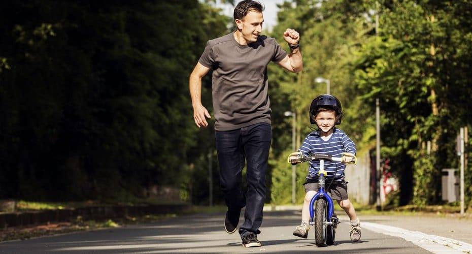 Беговел для детей от 2 лет: как выбрать велосипед без колес - рейтинг и обзор