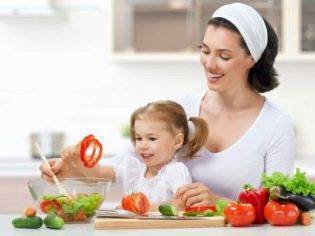 Ребенок не ест мясо и рыбу: что делать и как приучить (мнение Комаровского)