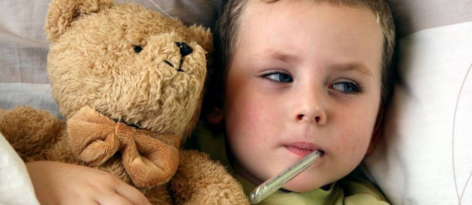 Какую температуру у ребенка надо сбивать и когда: особенности до года и старше