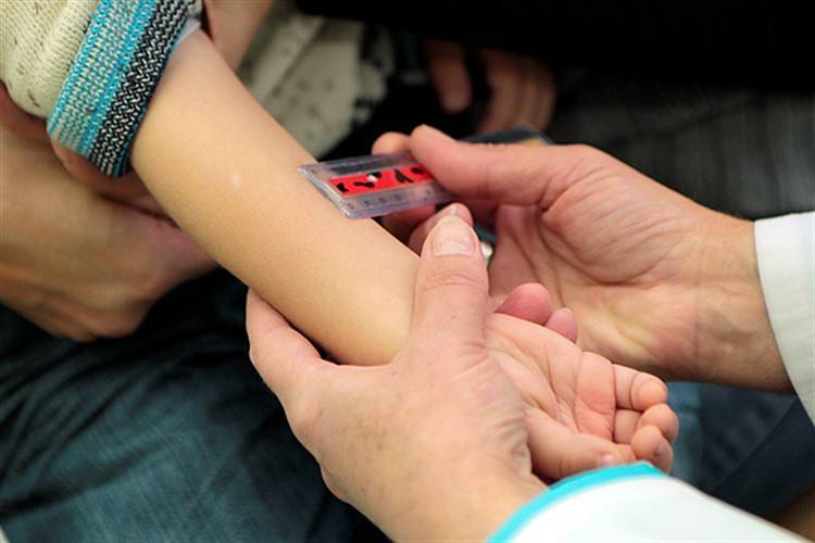 Через сколько дней после Манту можно делать прививки – какое время должно пройти?