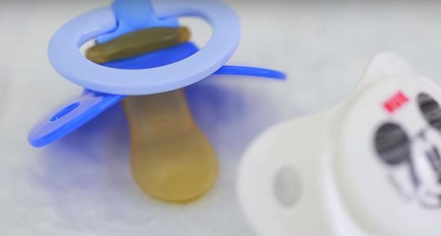 Ортодонтическая пустышка: фото и лучшие ортопедические соски от 0 до 6 месяцев