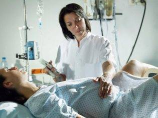 Как лежит ребенок в животе: расположение плода по неделям беременности