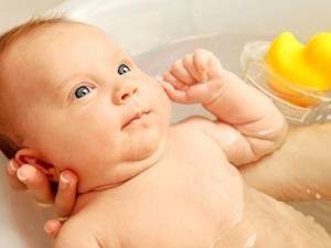 Ромашка для купания новорожденных: как заваривать, сколько добавлять?