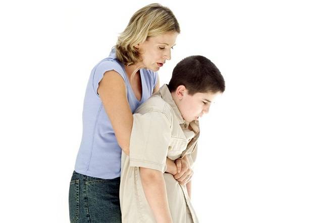 Что делать, если ребенок подавился и задыхается: первая помощь