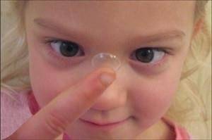 Со скольки лет можно носить линзы детям и как их правильно подобрать для улучшения зрения?