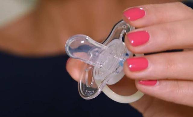 Ортодонтическая пустышка: фото и лучшие ортопедические соски от 0 до 6 месяцев