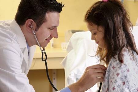 Коклюш у детей: симптомы и лечение (антибиотики, домашние средства), профилактика