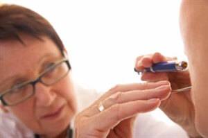 Лакунарная ангина у детей - лечение и симптомы заболевания с фото