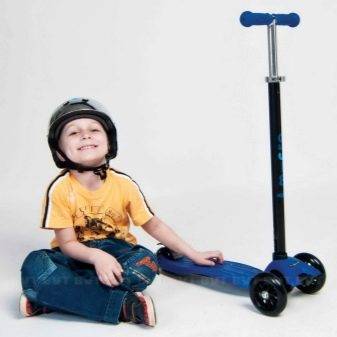 Как выбрать самокат для ребенка от 2-3 до 5-7 лет и научить его кататься?
