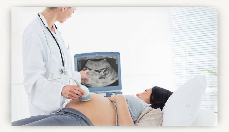 На каком сроке УЗИ показывает беременность: когда нужно идти на обследование?