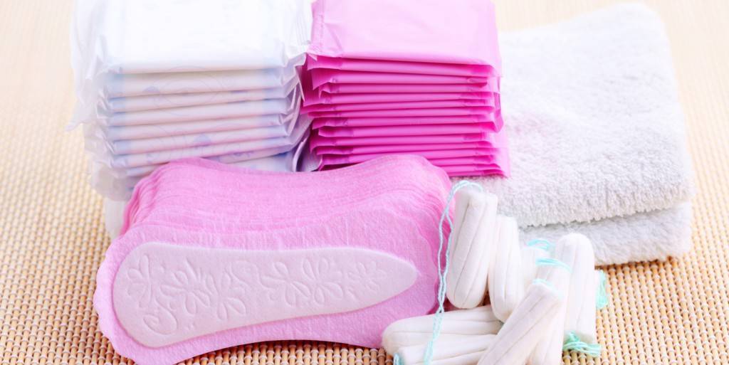 Выделения при месячных: норма, отклонения и причины их возникновения