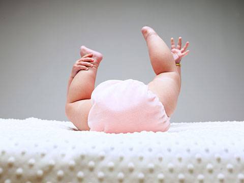 Почему ребенок часто писает, сколько должен мочиться грудничок в норме?