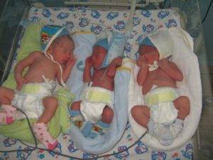 На каком сроке рождается двойня, во сколько недель двойняшки считаются доношенными?