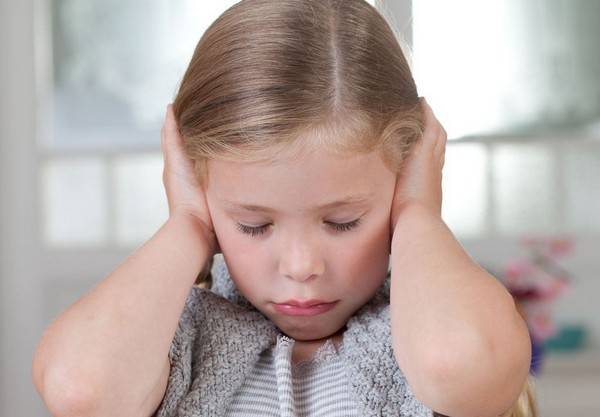 Двусторонний отит у ребенка: причины, симптомы, диагностика и лечение