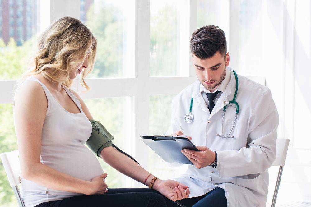 Каких проходят врачей при беременности: кого нужно посетить при постановке на учет