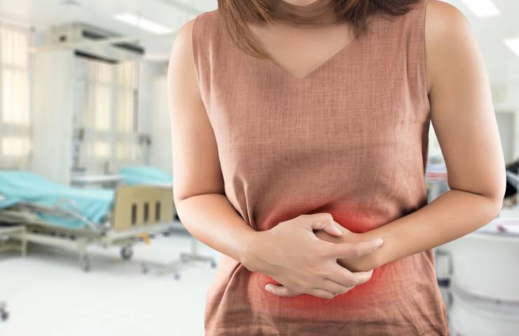 Задержка месячных и белые выделения при отрицательном тесте: причины, боль и другие симптомы